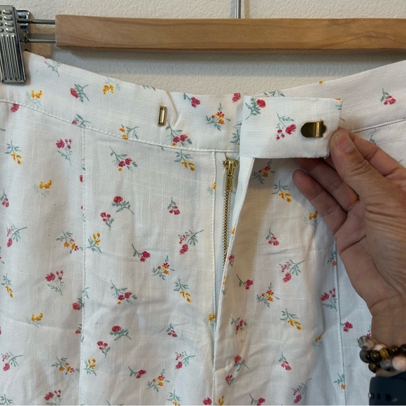 Wildfox Odessa Floral Shorts with Pearl Trim Size Medium White Floral NWT - Picture 9 of 14